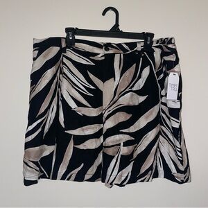 Time and Tru Black and White Palm Patterned Shorts